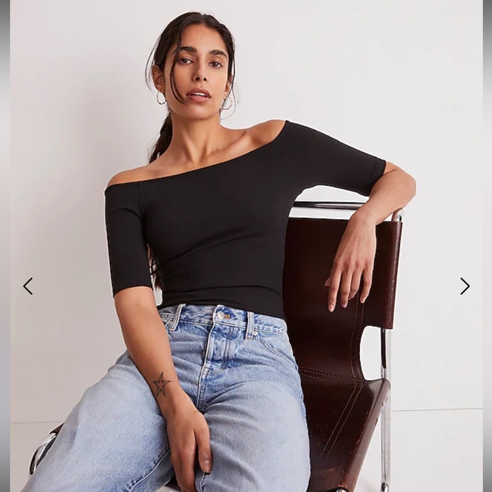 NWT Off-Shoulder Tee in Sleekhold